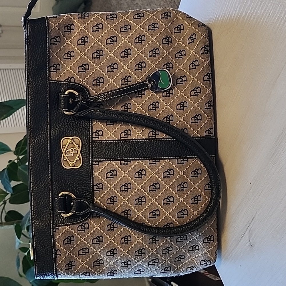 HP💫 Dooney & Bourke Handbag